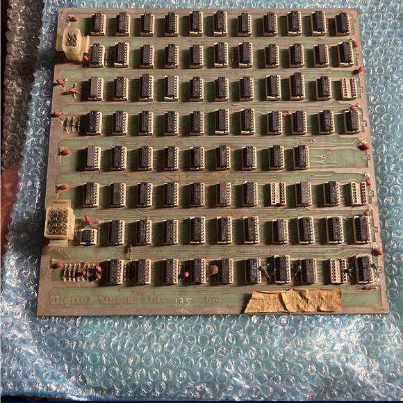 Digital Games Inc 574 Knockout ? Arcade Video Game PCB Motherboard B32 - Picture 1 of 4